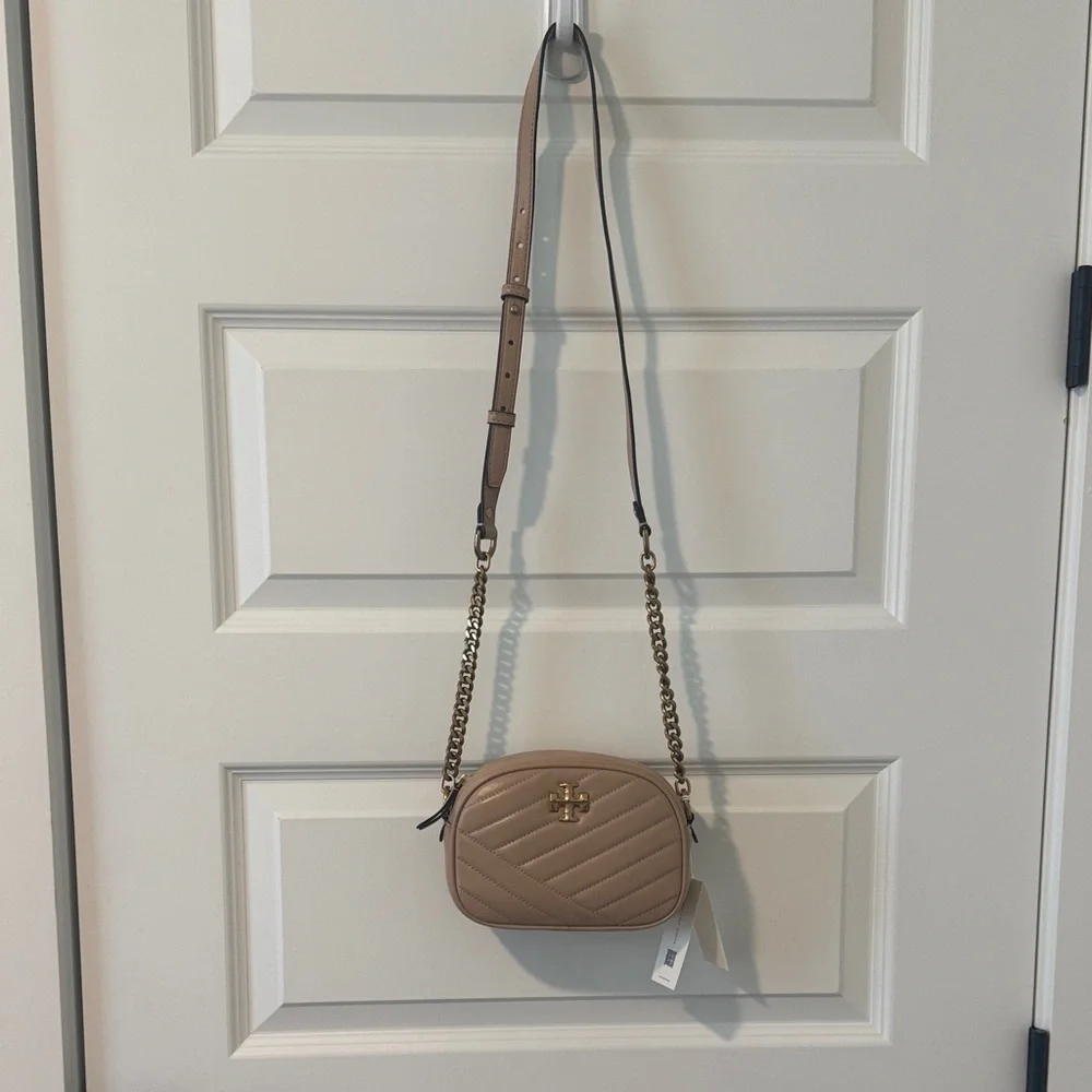 Tory Burch Quilted Camera Crossbody in Taupe - Picture 2 of 6